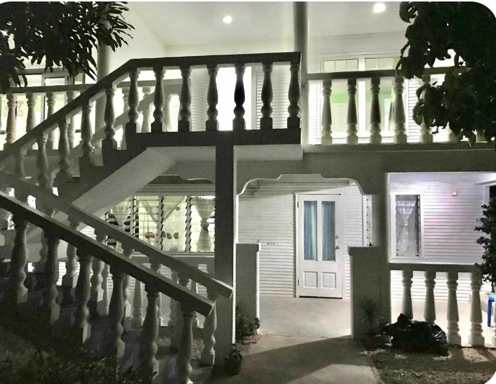 The Lighthouse Studio Appartments 努库阿洛法 外观 照片
